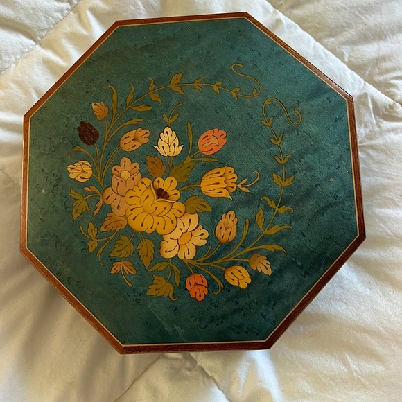 Sorrento Musical Jewelry box - Picture 1 of 6